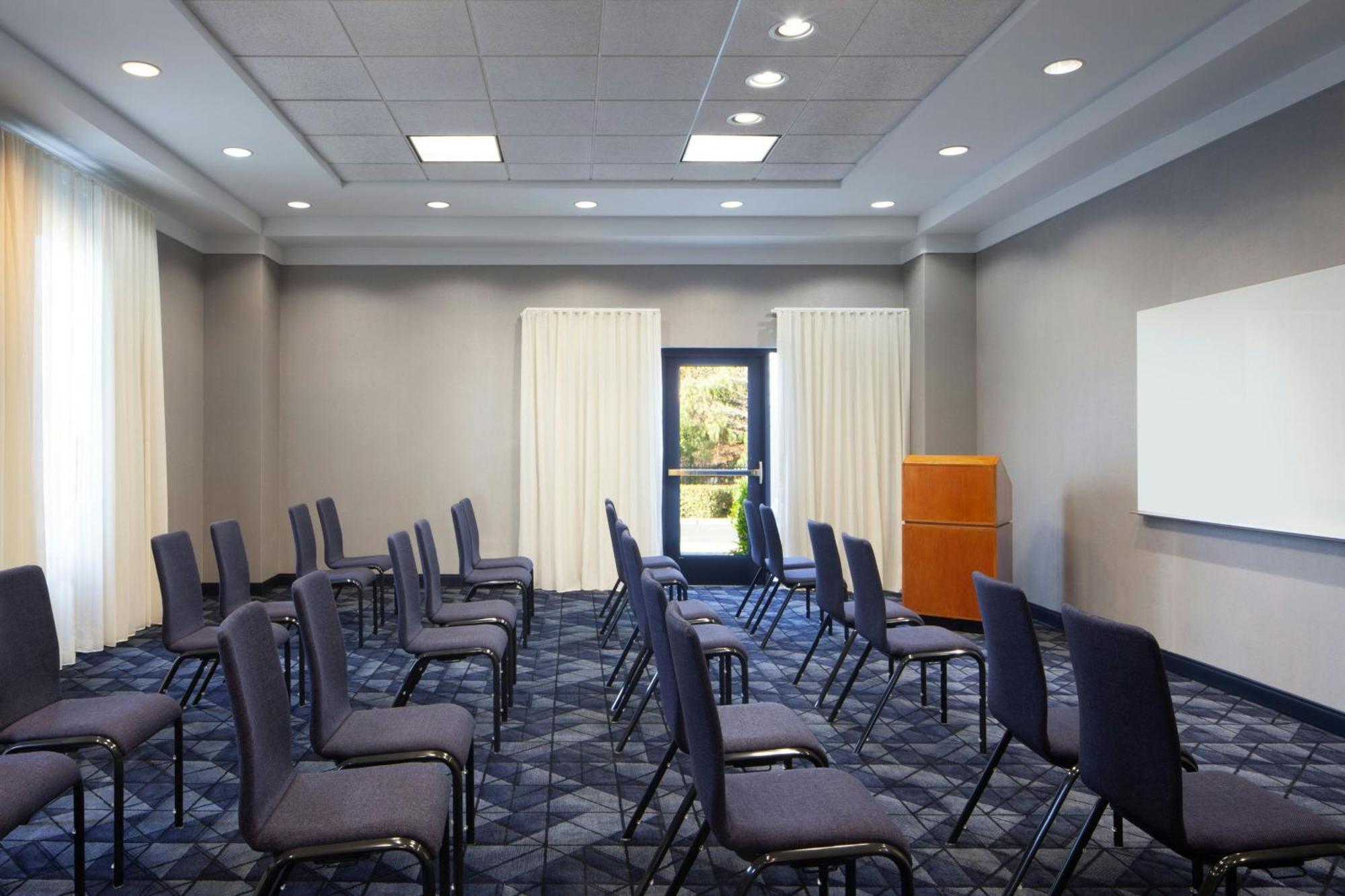 Courtyard By Marriott Newark Silicon Valley Exterior foto